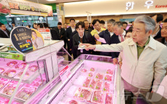 강호동 회장, 특별할인행사 매장 판매동향 점검