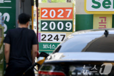 휘발유·경유 다시 2000원 넘어