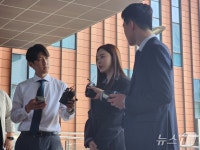 '필라테스' 양정원, 재력가 남편 수사무마 의혹 속 경찰 출석…