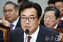 마지막 尹 비서실장 정진석, 옛 지역구 탈환 도전…당·보수 재건