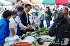 동두천큰시장 찾은 정청래 더불어민주당 대표