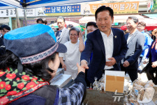 동두천큰시장 찾은 정청래 대표
