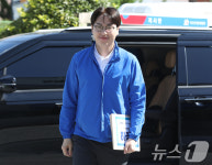 부산 북구선거관리위원회 들어서는 하정우 후보