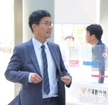 경찰 출석한 이원택 예비후보