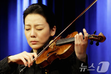 클라라 주미 강, 듀오 리사이틀 앞두고 연주