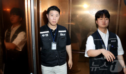 식사 나가는 최승호 위원장
