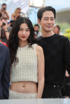 ‘호프’ 정호연·조인성, 칸 포토콜서 나란히 포즈