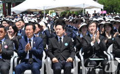 정청래, 오뚝유세단 출범·중원 공략…장동혁, 평택·경남 찾아 지지층 결집