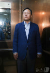 협상장 떠나는 여명구 사측 대표교섭위원