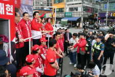 성동구 금남시장에서 유세하는 장동혁 대표