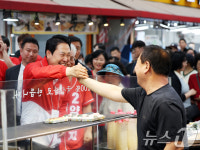 부천 역곡상상시장 찾은 장동혁 대표