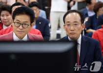 출구조사 바라보는 이철우·추경호 후보