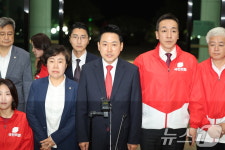 중앙선관위 항의 방문한 장동혁 대표