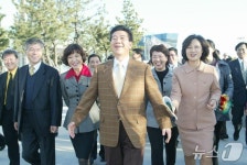 세탁소집 딸에서 첫 여성 광역단체장까지…추미애가 걸어온 가시밭길