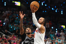 NBA 뉴욕, 샌안토니오와 27년 만의 파이널 대결서 기선 제압