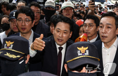 송파 개표소 도착한 장동혁 대표