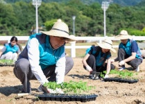 한국마사회, 탄소저감 식물 식재 캠페인…제주는 반려견 입양 행사
