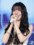 예린, 네 번재 미니 앨범 '리치 유'로 컴백