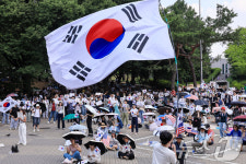 엿새째 이어지는 잠실 개표소 시위