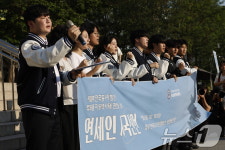 투표용지 부족사태 시국선언하는 학생들