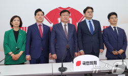 홍익표 정무수석, 정점식 국민의힘 신임 원내대표 예방