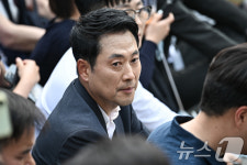 경기장 진입 기다리는 장동혁 대표