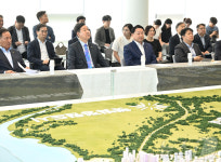 태양광 발전 설명 듣는 구윤철 부총리