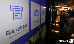 메가박스 회생신청에…롯데시네마 합병 '급 제동'