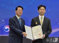 권기흥 에이치라인해운 노조위원장, 바다의 날 기념 대통령 표창