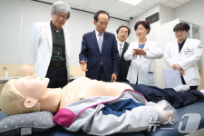 추경호 당선인, 영남대병원 의과대학 임상수기센터 방문