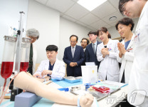 추경호 당선인, 영남대병원 의과대학 임상수기센터 방문
