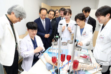 추경호 당선인, 영남대병원 의과대학 임상수기센터 방문
