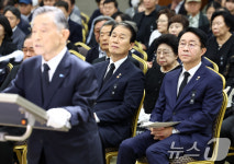 백범 77주기 추모식 참석한 조정식·권오을