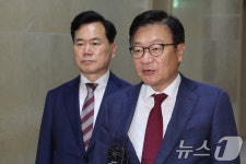 회동 마치고 취재진 질문에 답하는 정점식 원내대표
