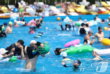 북적이는 한강수영장