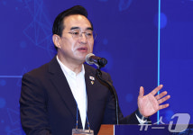 전략경제 포럼서 축사하는 박홍근 기획예산처 장관