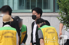 가석방 출소하는 가수 김호중