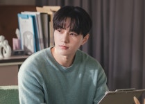 라이프타임 토일드라마 공감세포, 김명수 차은환 매니저 자처로 로맨스 전개 예고… 삼각관계와 계약 위기 긴장 고조