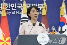 일일 정례 브리핑 갖는 정빛나 국방부 대변인