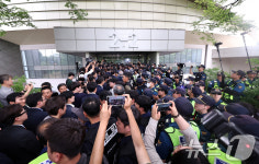 국조특위, 현장조사 위해 잠실 개표소 진입