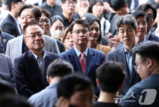 국정조사특위, 잠실 개표소 진입