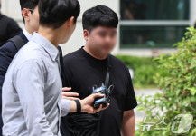 '잠실 개표소 시위' 경찰관 폭행 20대 남성 구속 기로