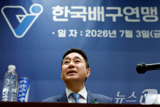 한국배구연맹 총재 취임 기자회견 갖는 이호진 신임 총재