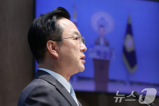 최고위원 출마 기자회견하는 박성준