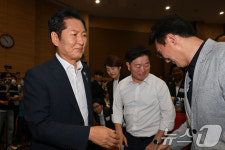 정견 발표에서 만난 정청래·김민석