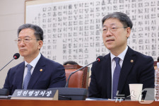 법사위 답변하는 노경필 법원행정처장
