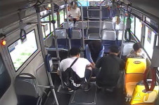 부산 시내버스 기사, 운행 중 의식 잃은 승객 심폐소생술로 구해