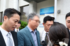 영장심사 마치고 나서는 장윤기 사건 형사과장