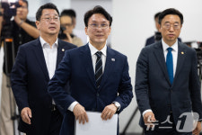 김민석의 4대 개혁은?