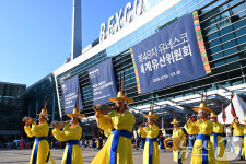 부산에서 재현된 조선통신사 행렬